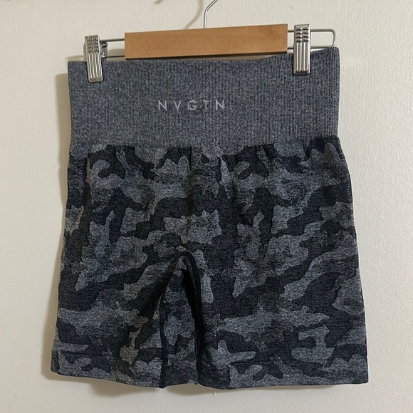 NVGTN Athletic Gray and Black Camo Compression Shorts Small - Picture 1 of 4